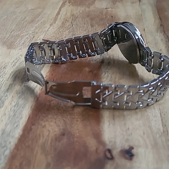 Quartz Watch - Picture 7 of 8